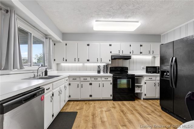 15 Robin Road, New Albany, IN 47150