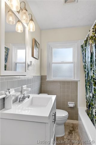 15 Robin Road, New Albany, IN 47150