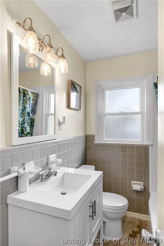 15 Robin Road, New Albany, IN 47150