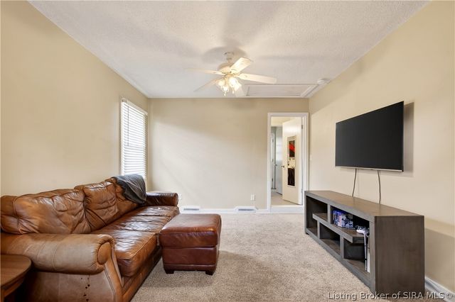 15 Robin Road, New Albany, IN 47150