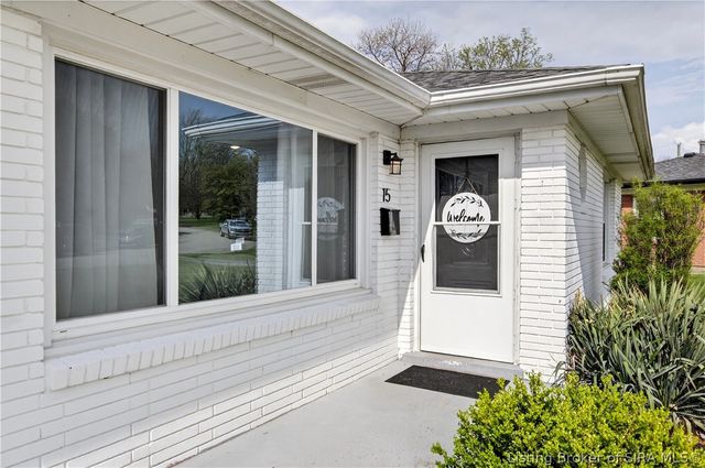 15 Robin Road, New Albany, IN 47150