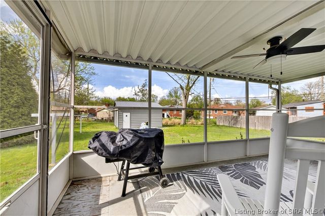 15 Robin Road, New Albany, IN 47150