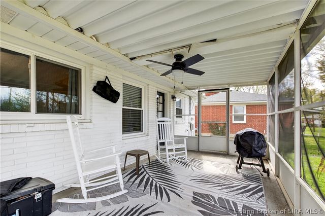 15 Robin Road, New Albany, IN 47150