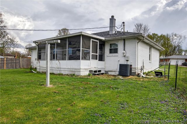 15 Robin Road, New Albany, IN 47150