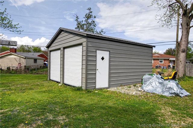 15 Robin Road, New Albany, IN 47150