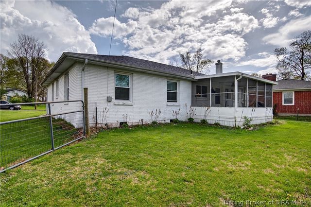 15 Robin Road, New Albany, IN 47150