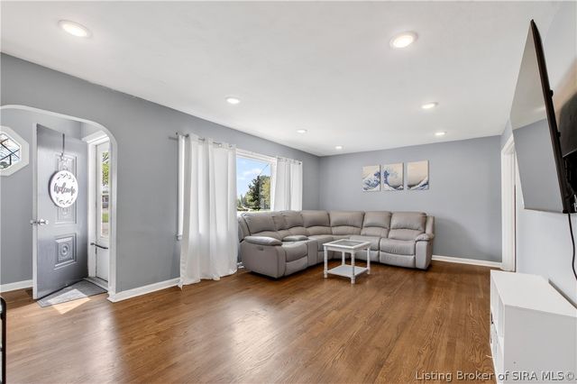 15 Robin Road, New Albany, IN 47150