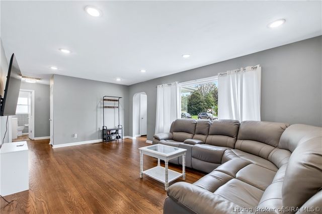 15 Robin Road, New Albany, IN 47150