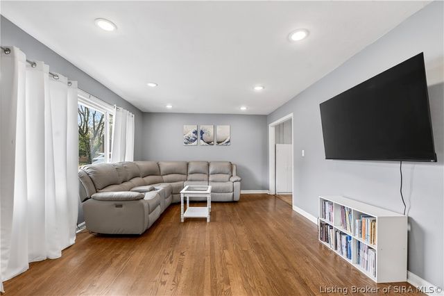 15 Robin Road, New Albany, IN 47150