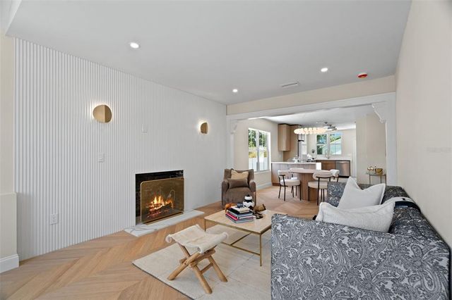 422 24TH STREET N, St Petersburg, FL 33713