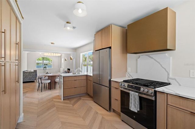 422 24TH STREET N, St Petersburg, FL 33713