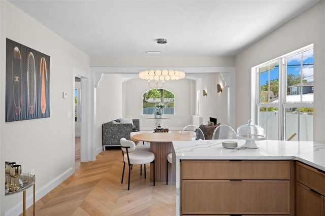 422 24TH STREET N, St Petersburg, FL 33713