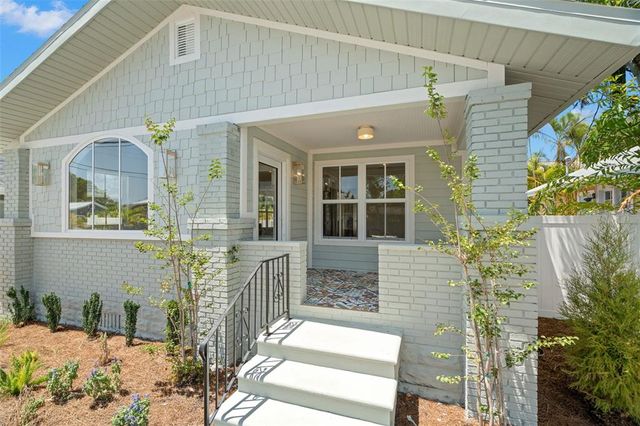 422 24TH STREET N, St Petersburg, FL 33713