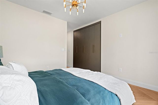 422 24TH STREET N, St Petersburg, FL 33713