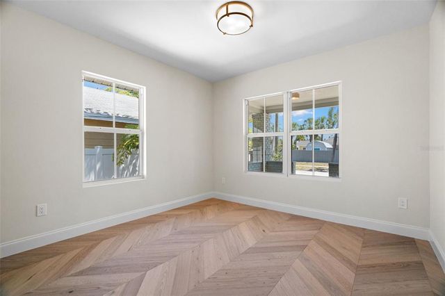 422 24TH STREET N, St Petersburg, FL 33713