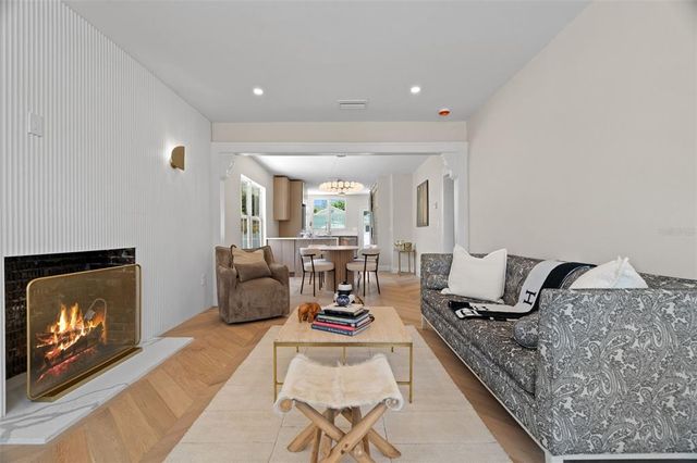 422 24TH STREET N, St Petersburg, FL 33713