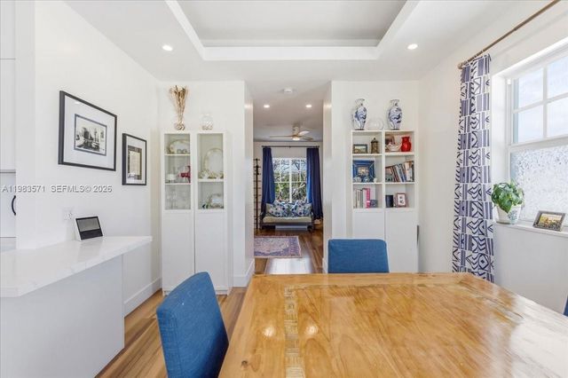 2463 Pine Tree Dr PH, Miami Beach, FL 33140