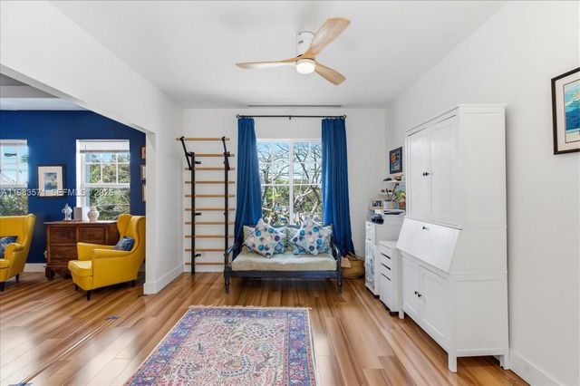 2463 Pine Tree Dr PH, Miami Beach, FL 33140