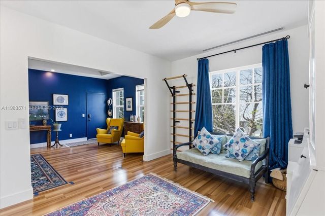 2463 Pine Tree Dr PH, Miami Beach, FL 33140