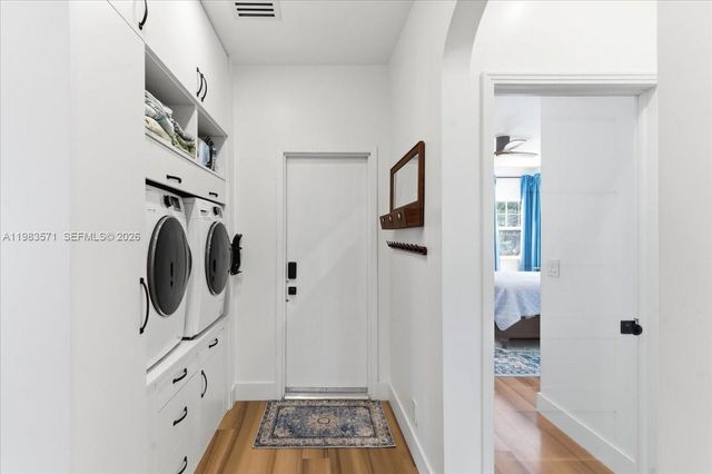 2463 Pine Tree Dr PH, Miami Beach, FL 33140