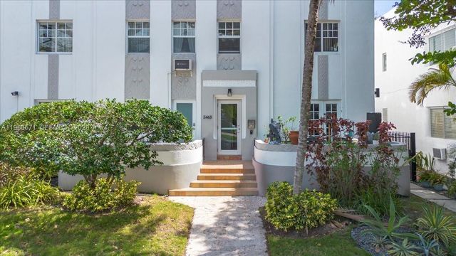 2463 Pine Tree Dr PH, Miami Beach, FL 33140