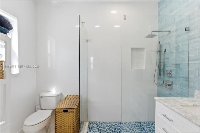 2463 Pine Tree Dr PH, Miami Beach, FL 33140