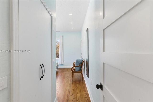 2463 Pine Tree Dr PH, Miami Beach, FL 33140