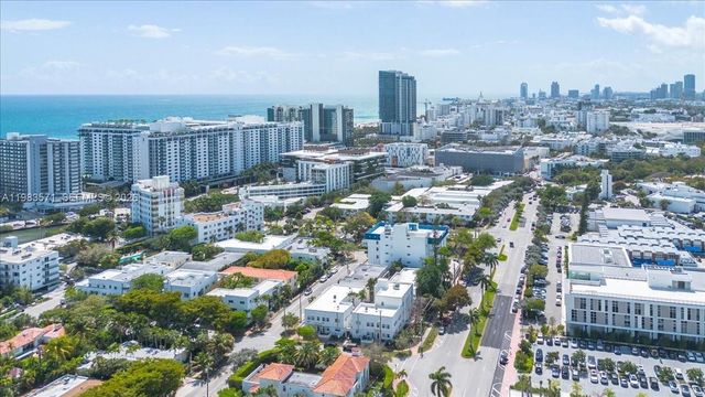 2463 Pine Tree Dr PH, Miami Beach, FL 33140