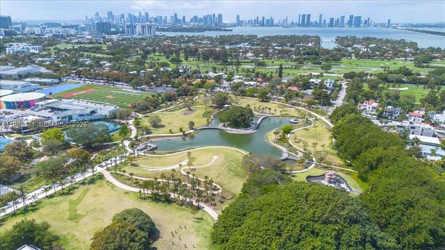 2463 Pine Tree Dr PH, Miami Beach, FL 33140