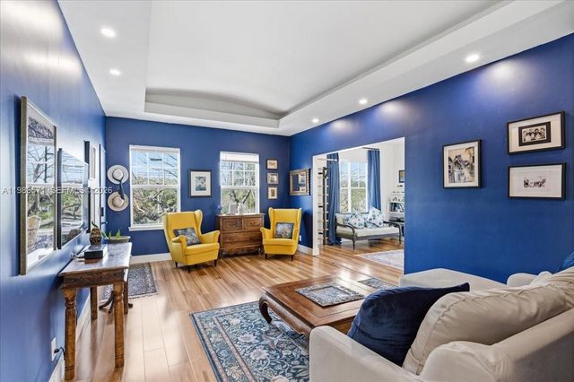 2463 Pine Tree Dr PH, Miami Beach, FL 33140