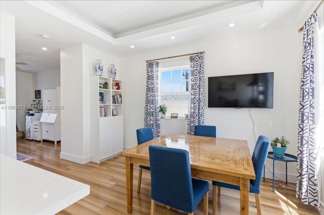 2463 Pine Tree Dr PH, Miami Beach, FL 33140