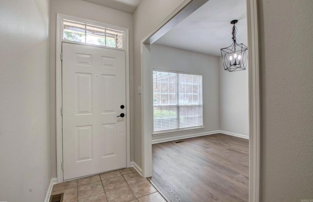 12825 Westglen Drive, Little Rock, AR 72211