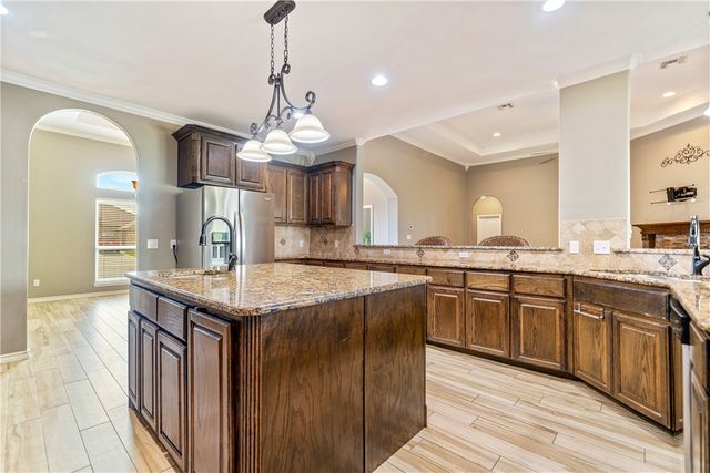 2033 Arash Dr, Corpus Christi, TX 78413