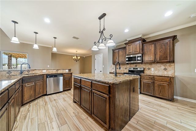 2033 Arash Dr, Corpus Christi, TX 78413