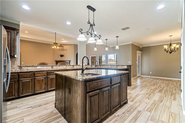 2033 Arash Dr, Corpus Christi, TX 78413