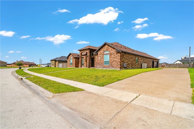 2033 Arash Dr, Corpus Christi, TX 78413