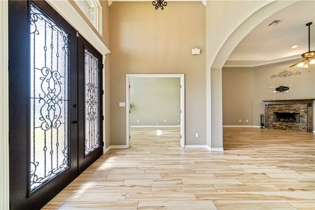 2033 Arash Dr, Corpus Christi, TX 78413