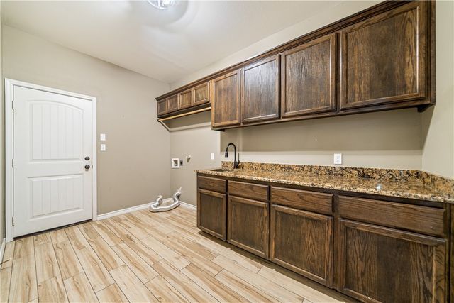 2033 Arash Dr, Corpus Christi, TX 78413