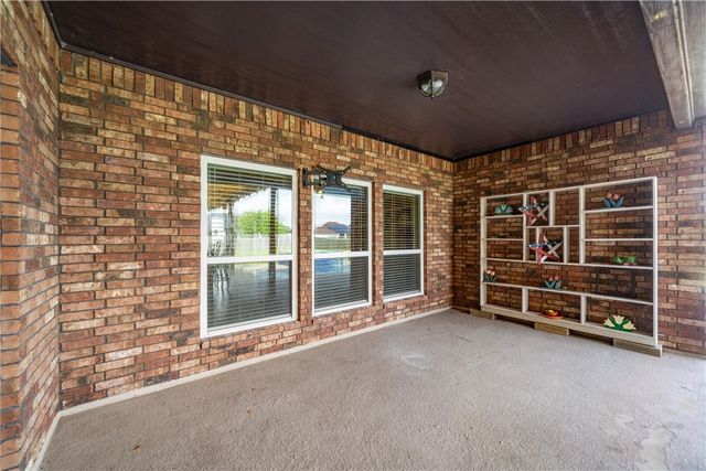 2033 Arash Dr, Corpus Christi, TX 78413