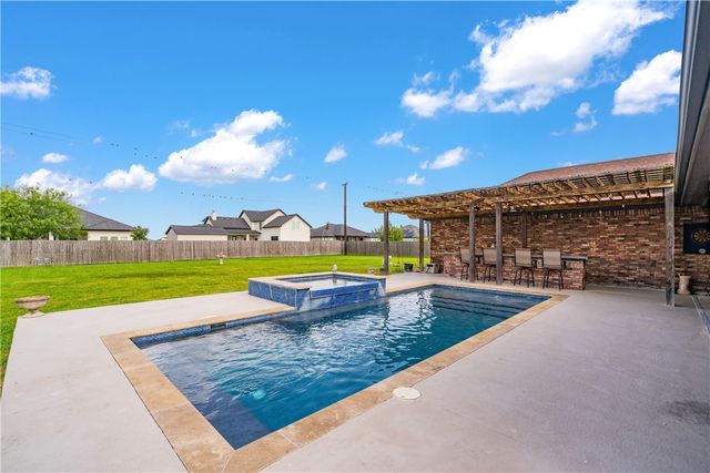 2033 Arash Dr, Corpus Christi, TX 78413