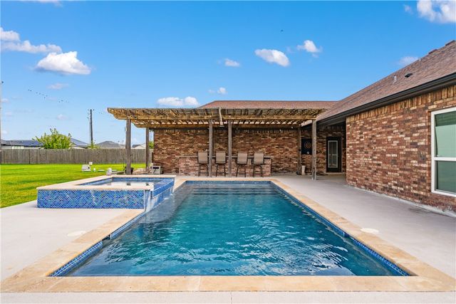 2033 Arash Dr, Corpus Christi, TX 78413