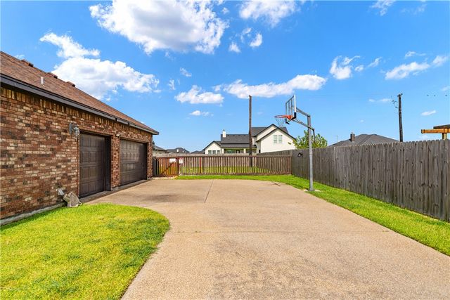 2033 Arash Dr, Corpus Christi, TX 78413
