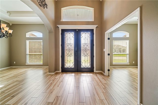 2033 Arash Dr, Corpus Christi, TX 78413