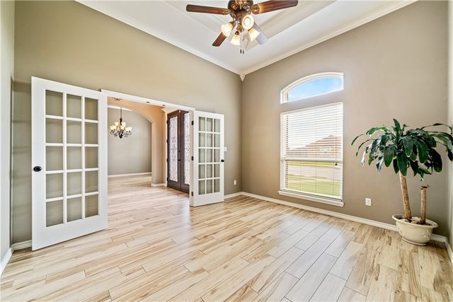 2033 Arash Dr, Corpus Christi, TX 78413