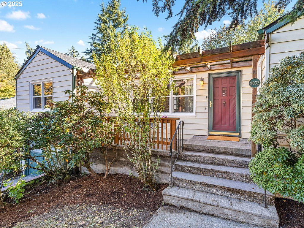 9032 Sw CAPITOL Hwy, Portland, OR 97219