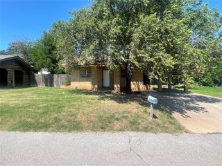 310 N 20th Street, Clinton, OK 73601