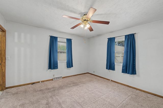 2661 Highland Ave, Salina, KS 67401