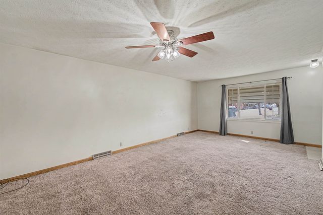 2661 Highland Ave, Salina, KS 67401