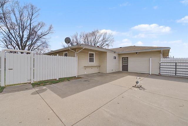 2661 Highland Ave, Salina, KS 67401