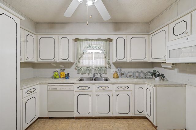 2661 Highland Ave, Salina, KS 67401